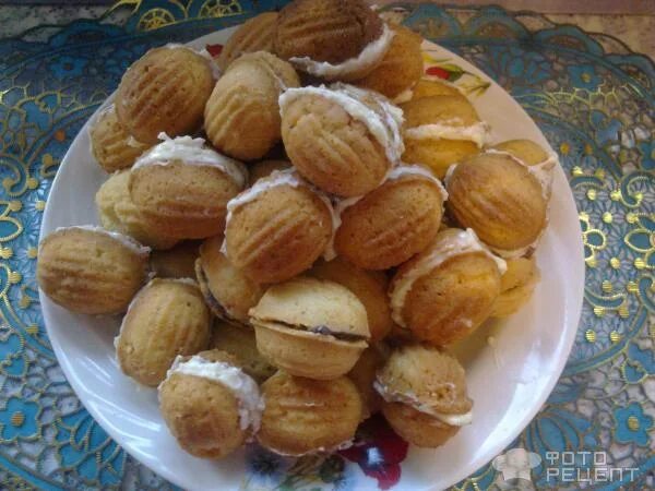 Мед и орехи на белом фоне. Орехи добавить в крем. Орехи добавить в крем. Крем «гляссе» ореховый. Диетические орехи.