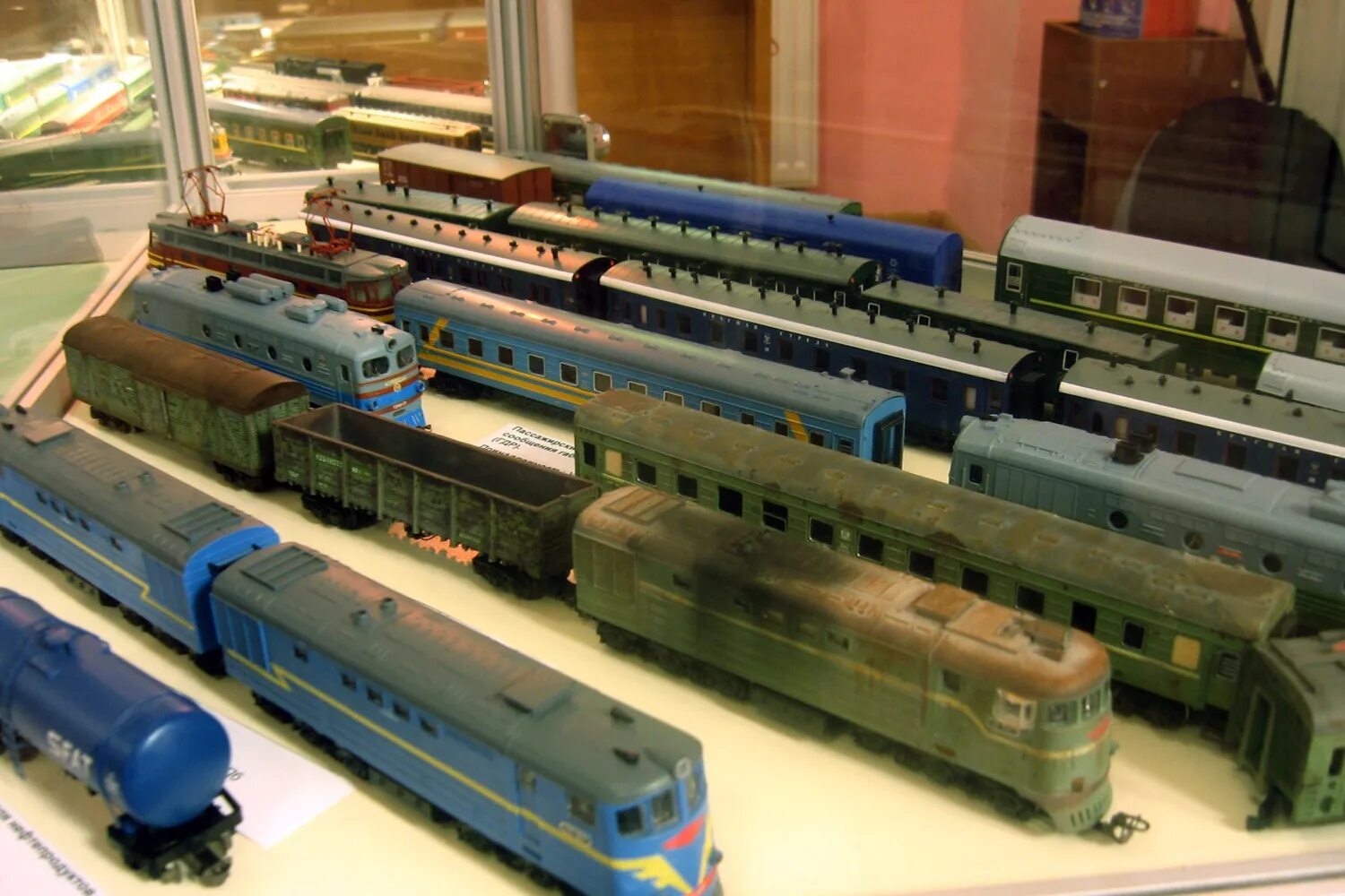 Т т collection. Коллекция поездов. Коллекция моделей поездов. Макеты заброшенных поездов. Барахолка моделей железных дорог.
