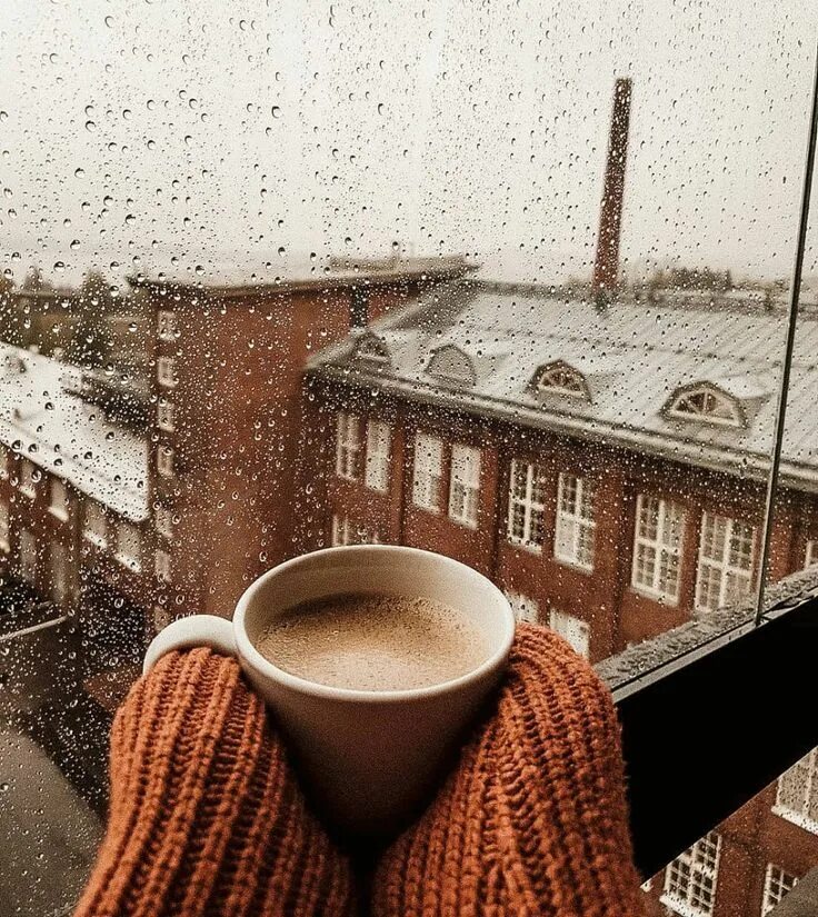 Утро ноября картинки. Чашка кофе у окна. Осень дождь кофе. Чай и дождь за окном. Кофе дождливое утро.