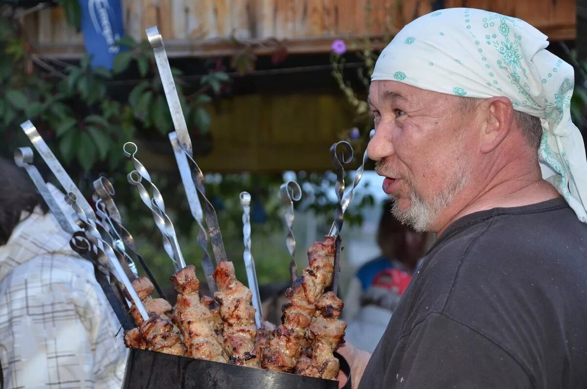 повар фото. ищу работу в новокузнецке мангальщик. мангальщик у мангала. ищу работу в новокузнецке мангальщик. ищу работу в новокузнецке мангальщик.