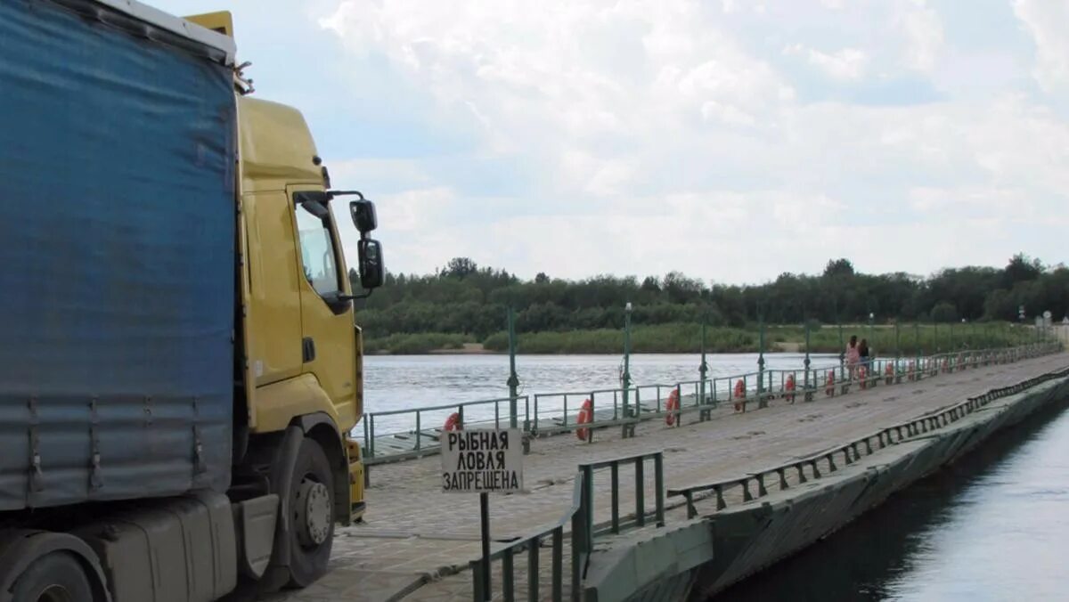 Помощь переправа. Понтонная переправа шенкурск. понтонный мост шенкурск. шенкурск паромная переправа. понтонный мост сырдарья.
