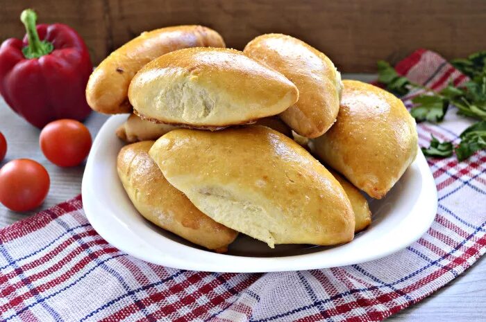 пирог с курицей и грибами. мясной пирог с фаршем. оригинальный пирог с мясом. пирог с мясом. мясной пирог с фаршем в духовке.