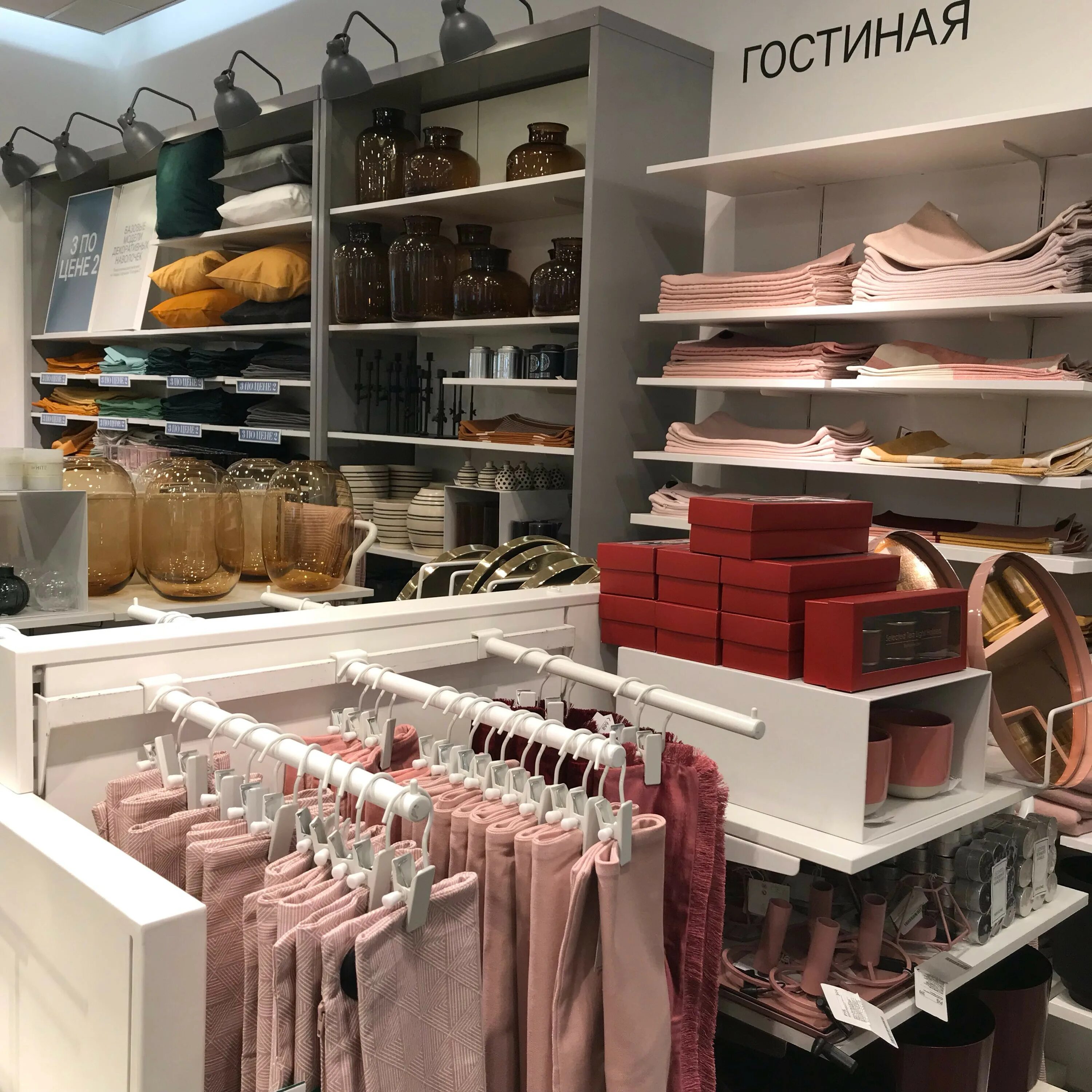 Сеть магазинов одежды. H&M Новосибирск галерея. Магазин домашней одежды Новосибирск. Ассортимент сейчас в н&m.