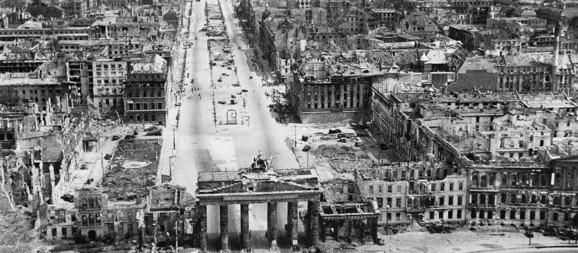 История создания песни берлин берлин. Берлин город 1945. Берлин после войны 1945. Разрушенный Берлин 1945.
