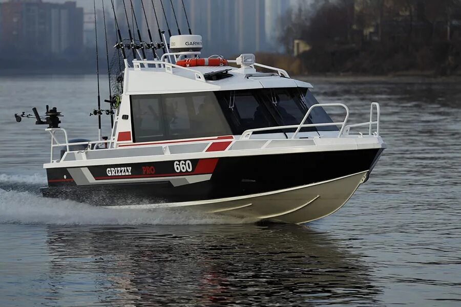 Grizzly cabin. Катер grizzly pro 660 cabin. grizzly катера 680. катер гризли 960. grizzly 660 катер.