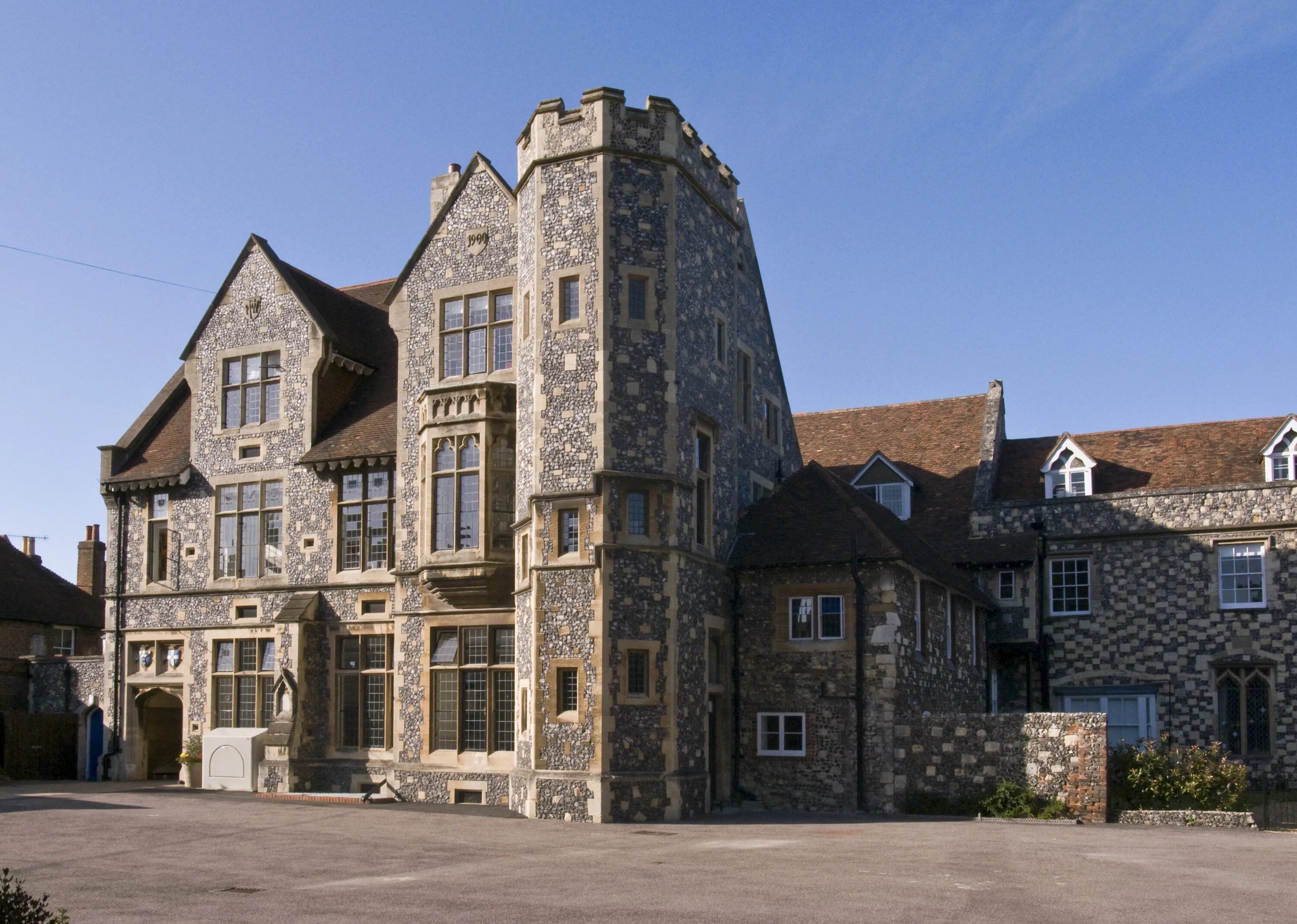 Старая school. Королевская школа в Кентербери. Королевская школа в Кентербери Англия. The King’s School, Кентербери 597. Королевская школа в Кентербери 16 век.