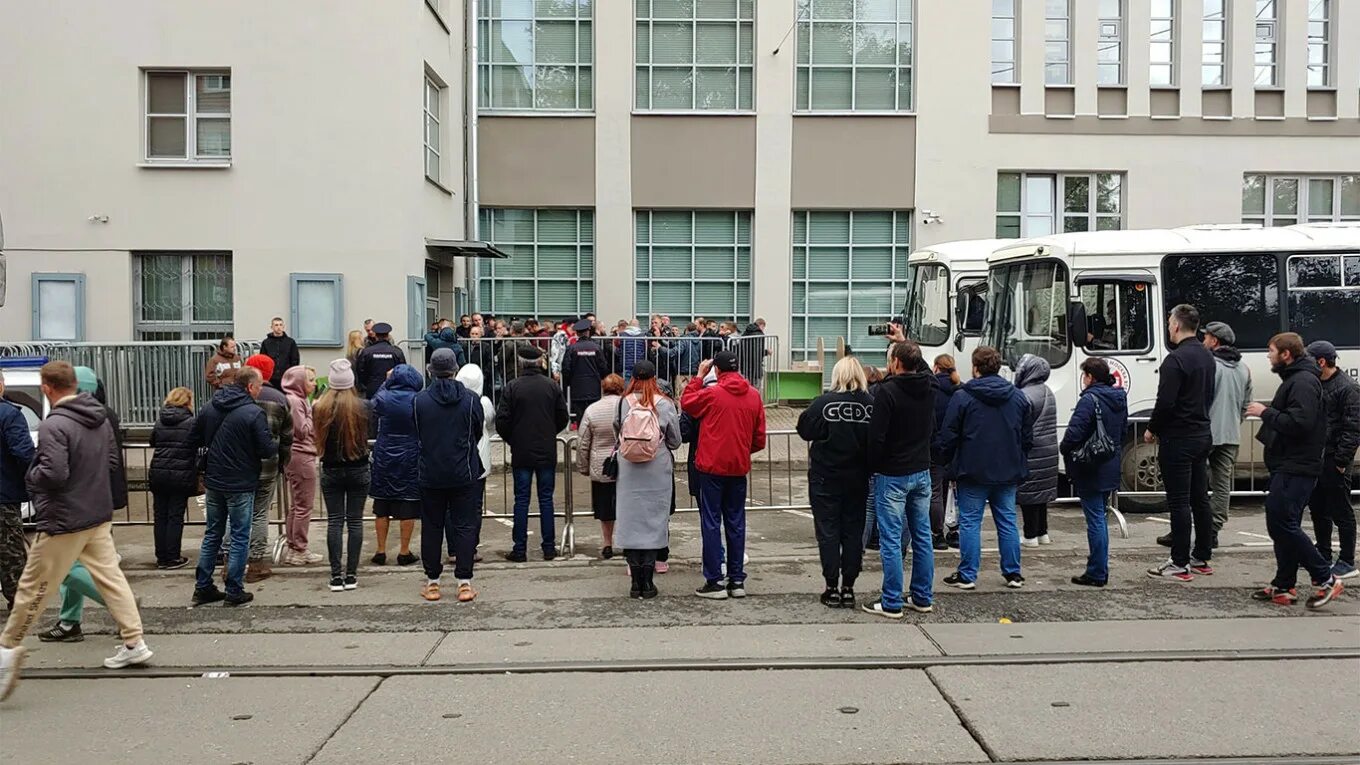 Мобилизация после президентских выборов. Призывной пункт. мобилизация в москве фото. театр романа виктюка пункт мобилизации. пункты мобилизации в москве.