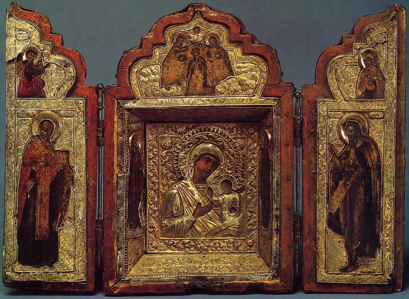 Икона иисуса христа и николая чудотворца. Триптих иконка в авто. Икона иисуса богородицы и николая чудотворца. Икона спасителя и божьей матери и николая чудотворца. Русские иконы аукциона сотбис.