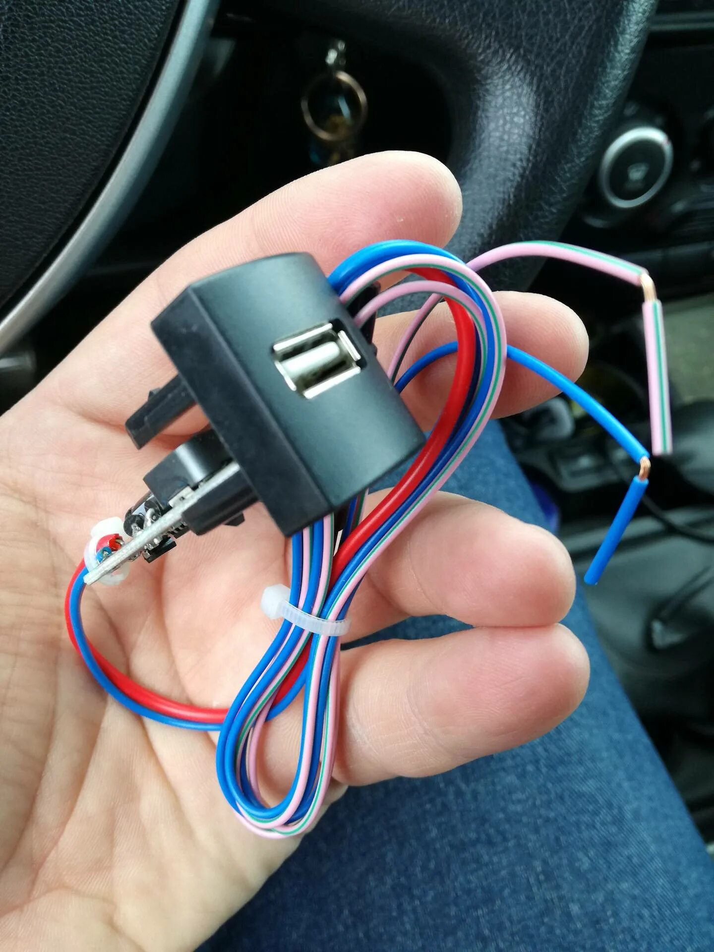 Как подключить через usb в машине. Зарядка usb в ларгус. юсб шнур калина 2. прикуриватель от зажигания калина 1.