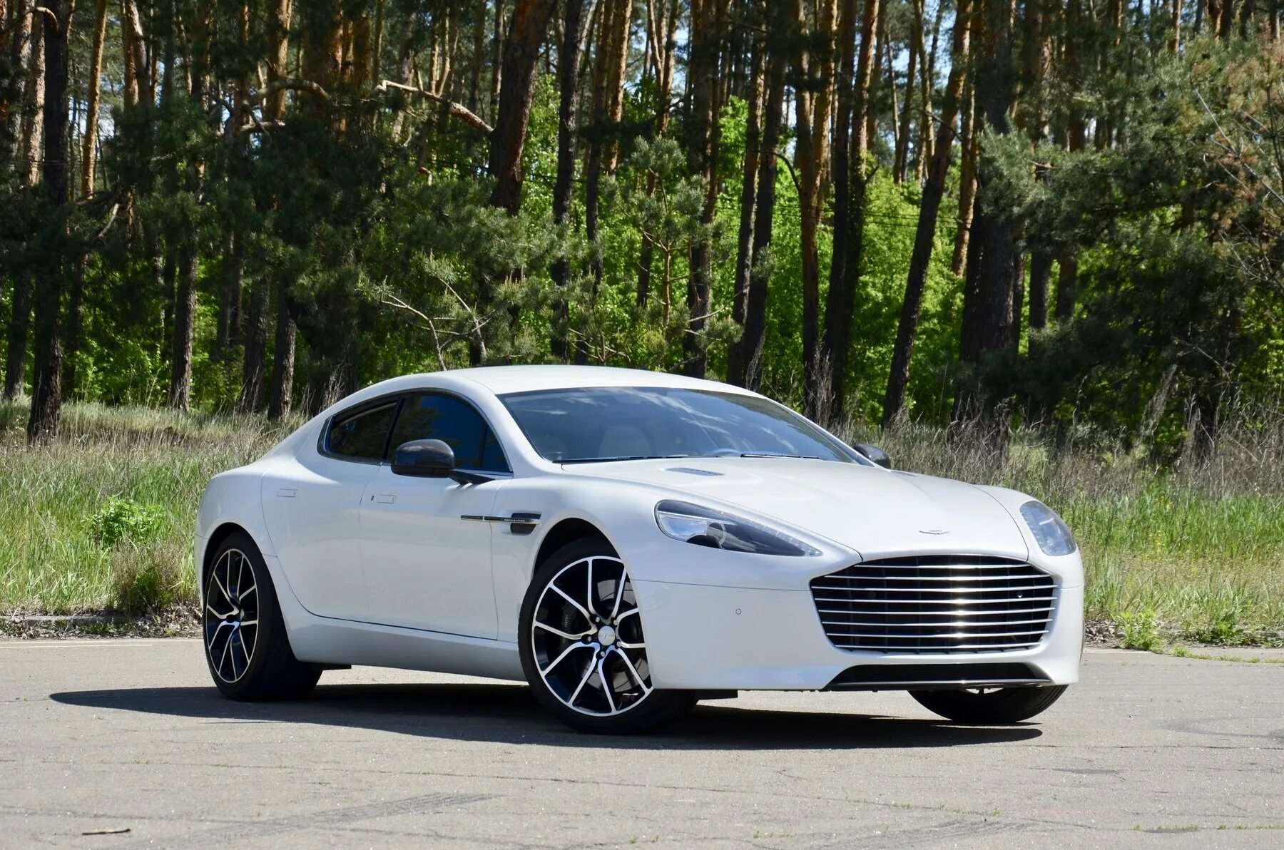 Aston Martin rapide 2014. Aston Martin седан 2023. Купить машины 2014 года