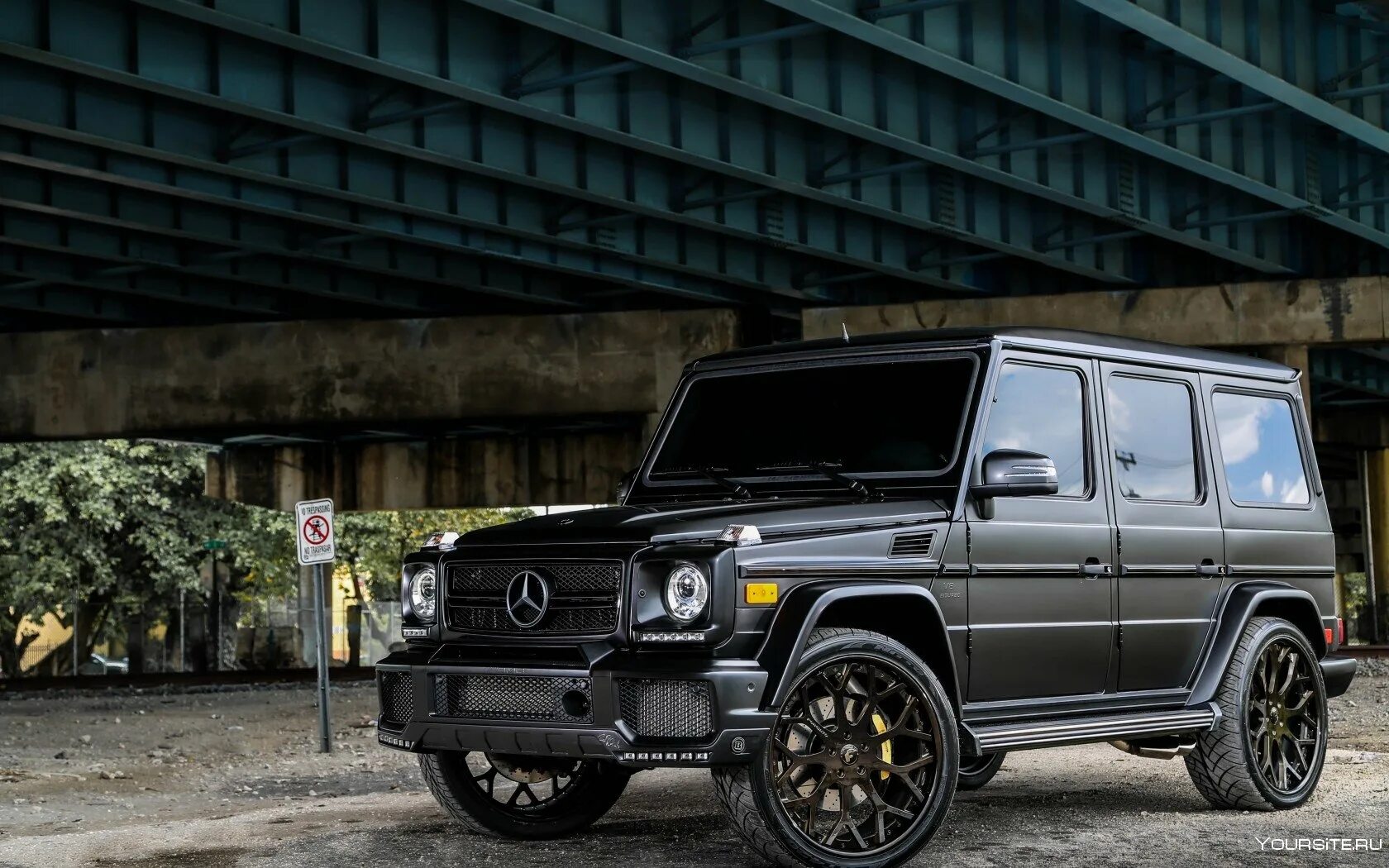 Какие есть гелики. Mercedes Benz g63 Brabus. Mercedes Benz g63 AMG. Мерседес Гелендваген 63. Мерседес Бенц АМГ g63.