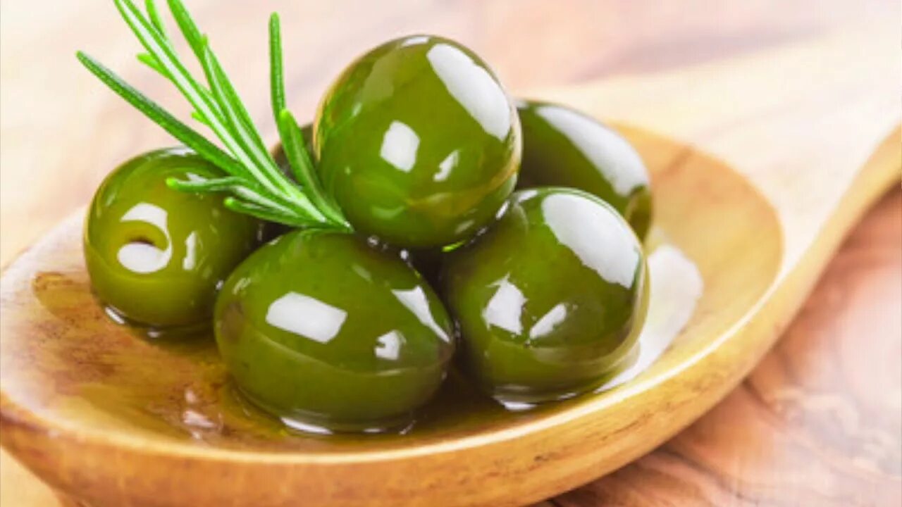 Маслины рассол. Оливки зеленые. Изумрудные оливки. Греко оливки Изумрудные. Оливки нарезанные.