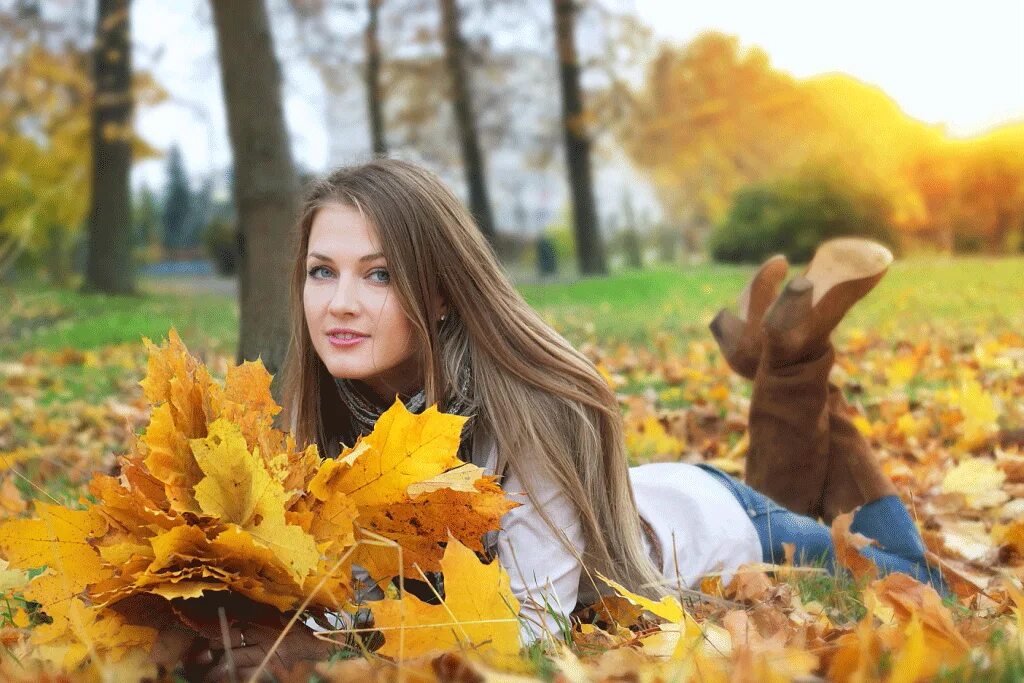 Осенняя фотосессия. Фотосессия осенью идеи. Девушка в осеннем парке. Фотосессия осенью на природе девушка.