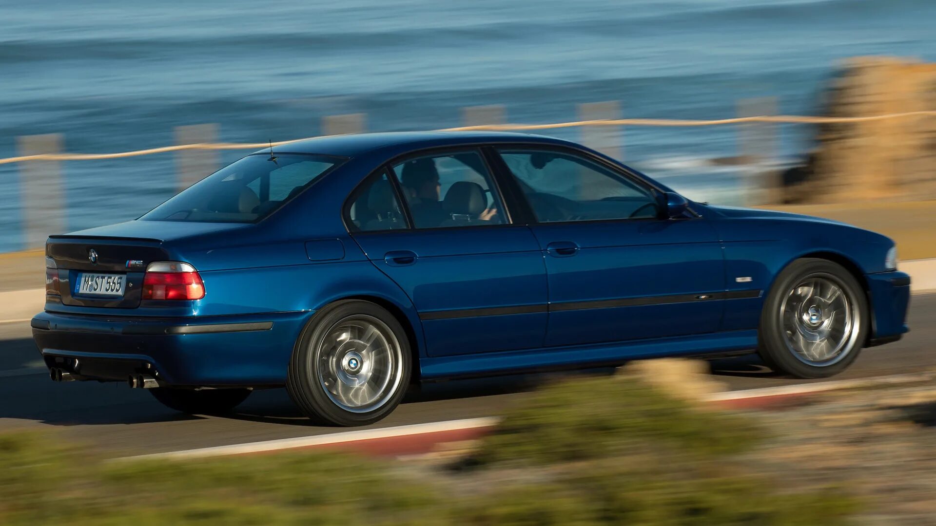 Е39 до 100. Bmw m5 e39. bmw m5 e39 сбоку. бмв е39 белая. bmw e39 tuning.