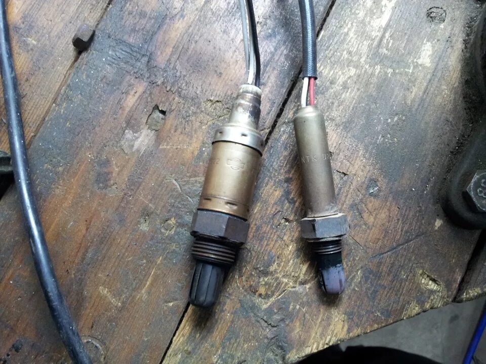 Схема подключения 2 датчика кислорода. Напряжение широкополосного датчика кислорода. Обманка лямбда зонда ваз 2114. Датчик лямбда зонд схема подключения. Минус лямбда.