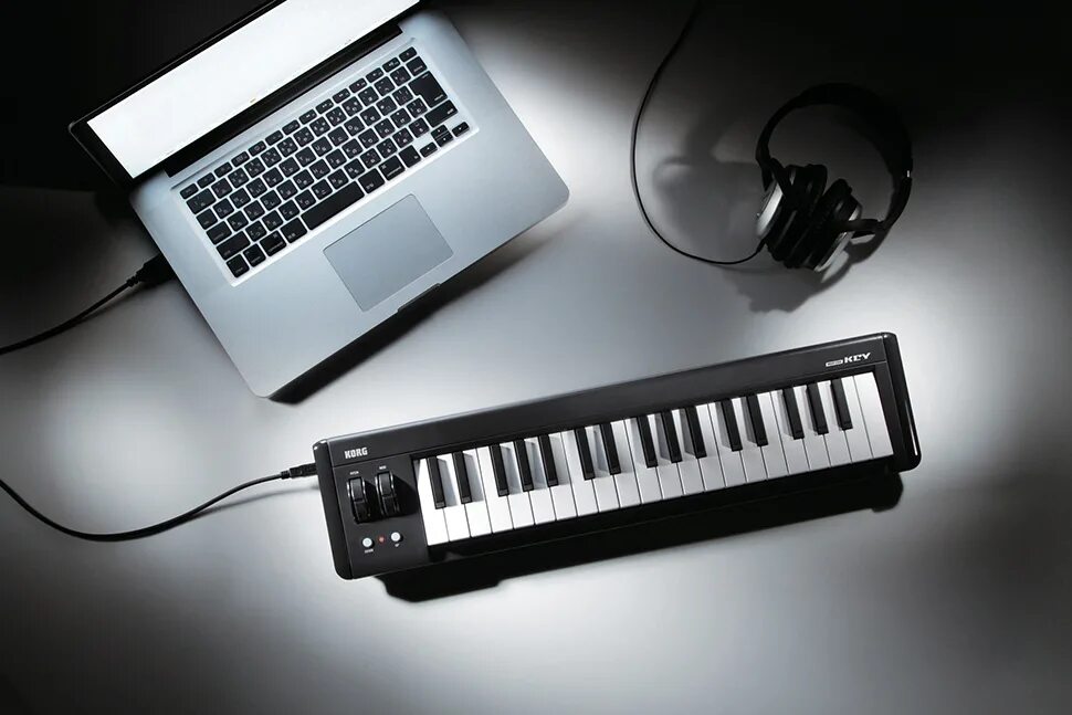 Midi клавиатуры обзор. Korg microkey2-37. миди клавиатура korg. korg midi usb. миди клавиатура (5октавный +педаль).