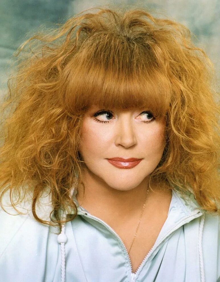 Дата рождения пугачевой аллы борисовны. Пугачева биография национальность настоящее имя. Настоящая фамилия пугачевой. Арлекино алла пугачёва текст. Алла пугачева презентация.