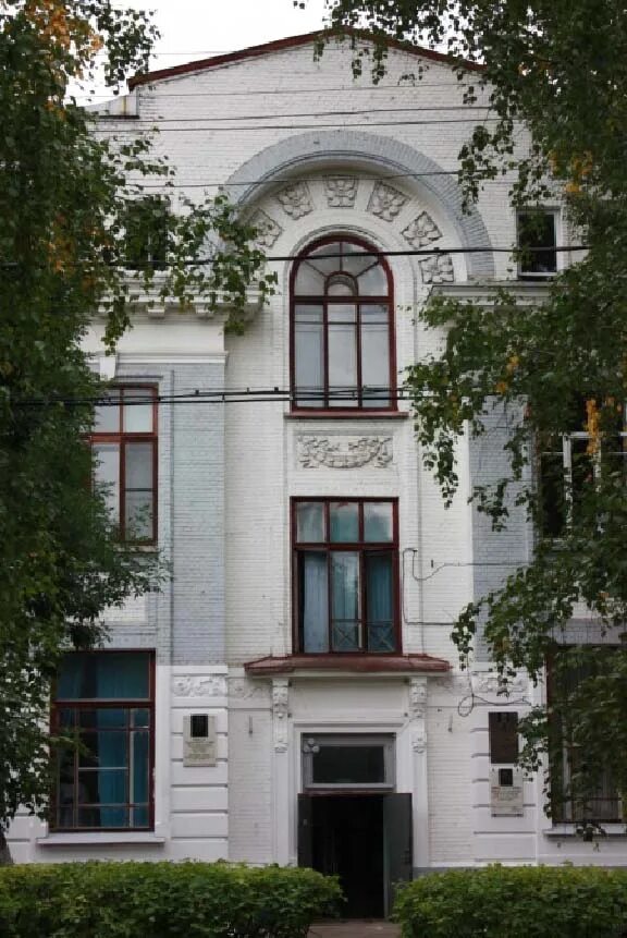 Укб 1 миротворцева саратов. Омский областной дом ветеранов. С. А саратове клинина миротворцева клиника. Клиническая больница 3 сгму саратов.