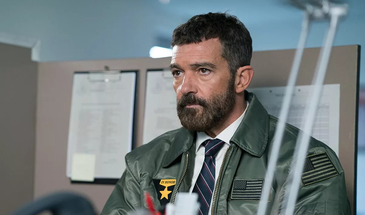 лиам макинтайр охранник. охранник - боевик / сша / 2017. лиам макинтайр охранник. антонио бандерас охранник. охранник бандерас.