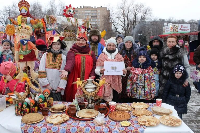 Украшение стола на масленицу фото