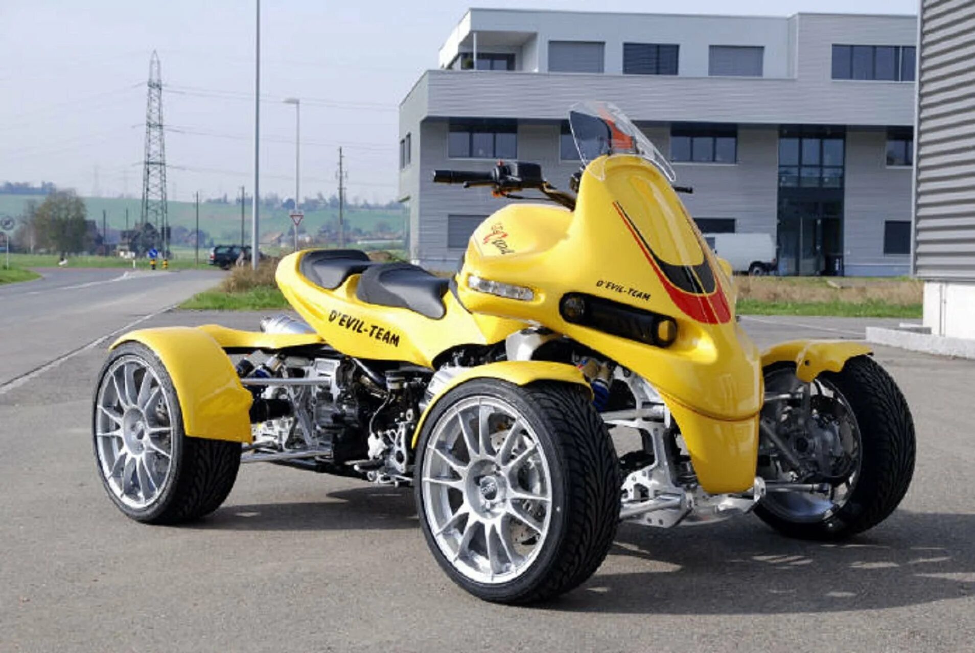 Трицикл 4. Bmw gg1200 quadster квадроцикл. трицикл трайк спайдер 2025. четырехколесный мотоцикл ямаха. шоссейный квадроцикл бмв.