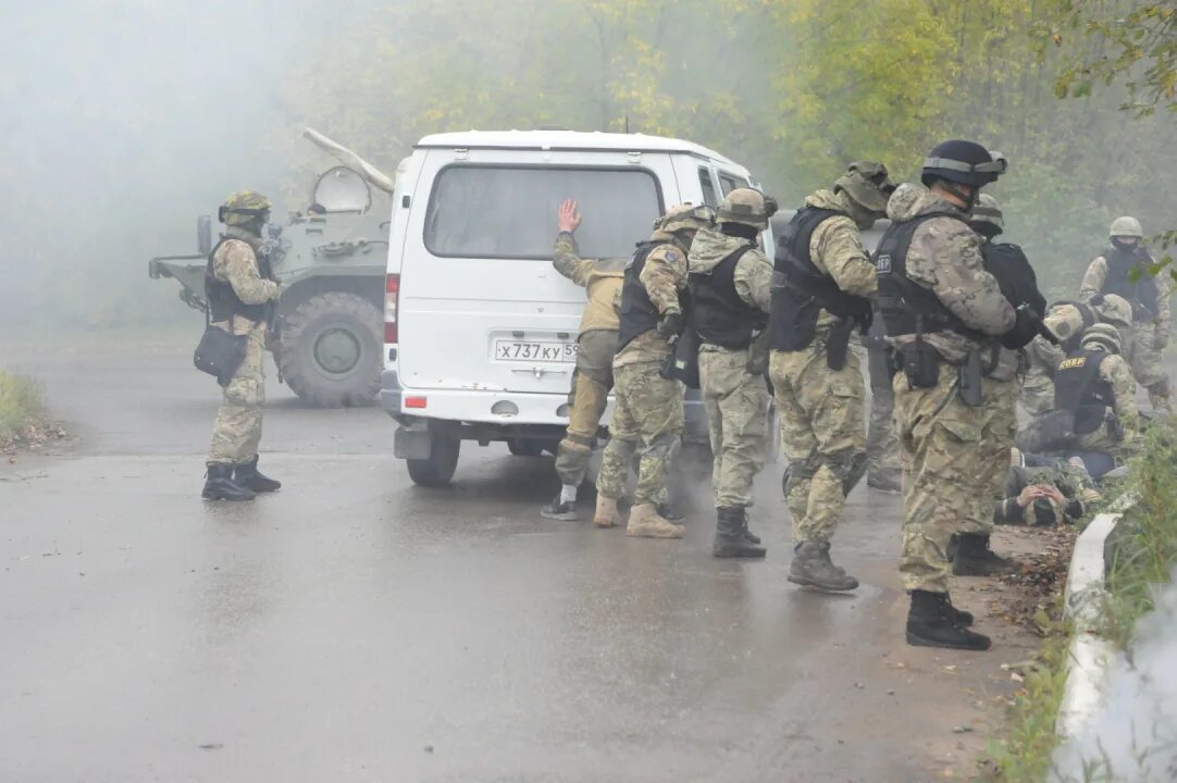 фсб задержание исламистов. сотрудники фсб задержаны в ростове на дону. задержание экстремистов. захват группы детей в ростове-на-дону. денис мурыга айдар.