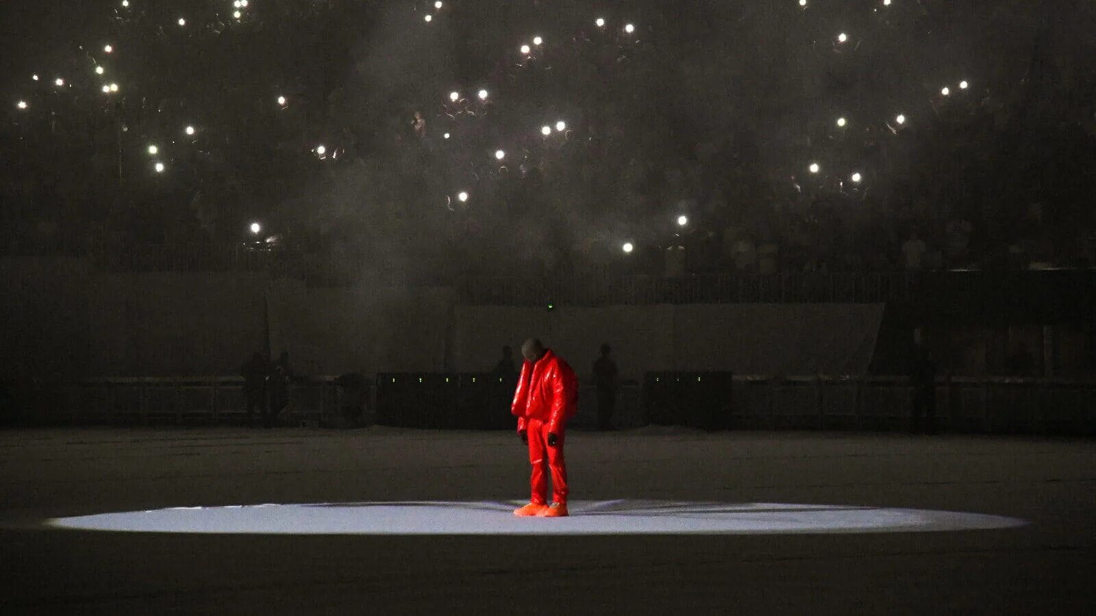 Канье Уэст Донда. Kanye West 2021. Kanye West 2021 Donda. Kanye West стадион Мерседес.