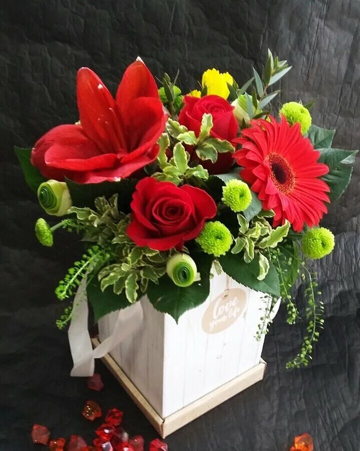 мир цветов. цветы киров. цветы кировский. магазин цветов киров. композиция цветов в глобусе.