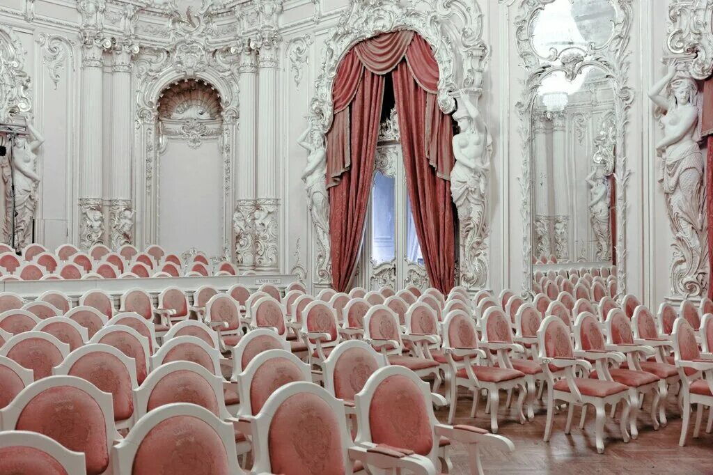 Камерный оперный. Оперетта корневильские колокола в спб опере. Театр оперы спектакль евгений онегин. Театртопера с. Камерный оперный.