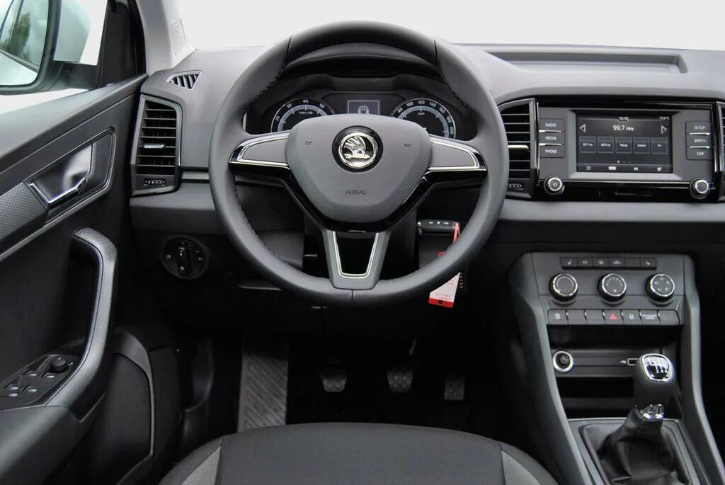 Skoda Karoq. Skoda Karoq Interior. Skoda Karoq Active салон. Шкода Карок механика.