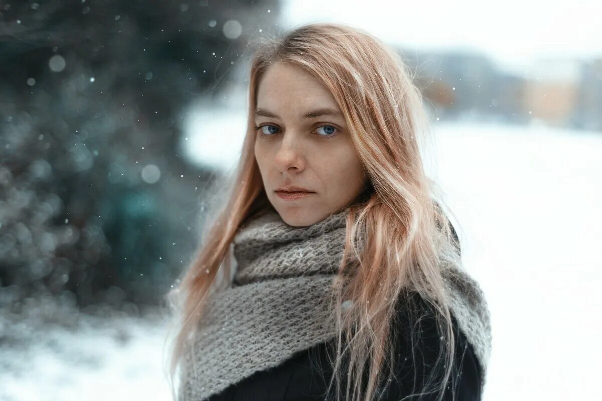 Холодная красивая девушка. Холодная девушка. Красивые и холодные женщины. Холод.