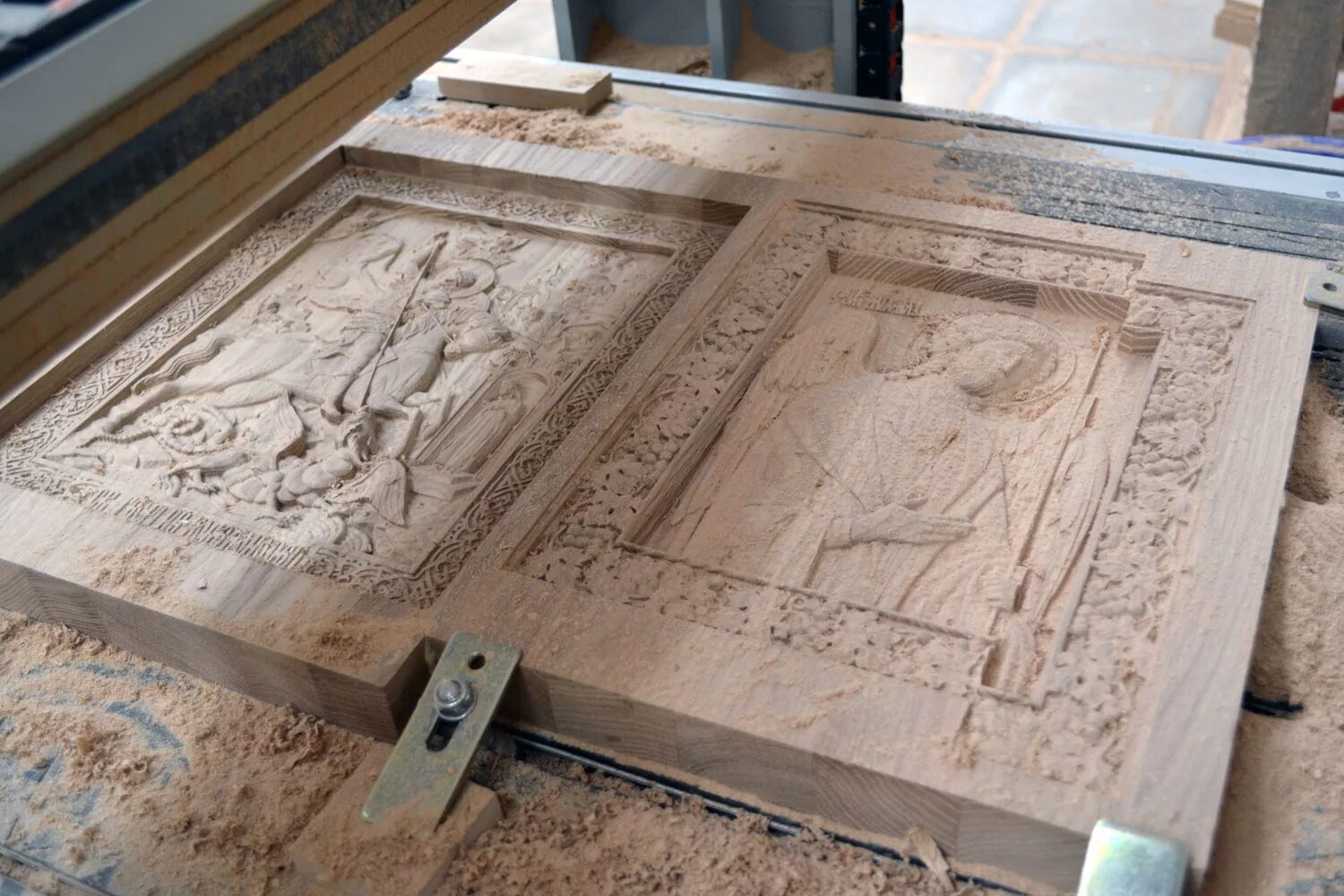 Иконы резные чпу. Чпу икона александр невский. Икона из дерева на чпу. Икона из дерева на чпу. Панагия дерево резная.