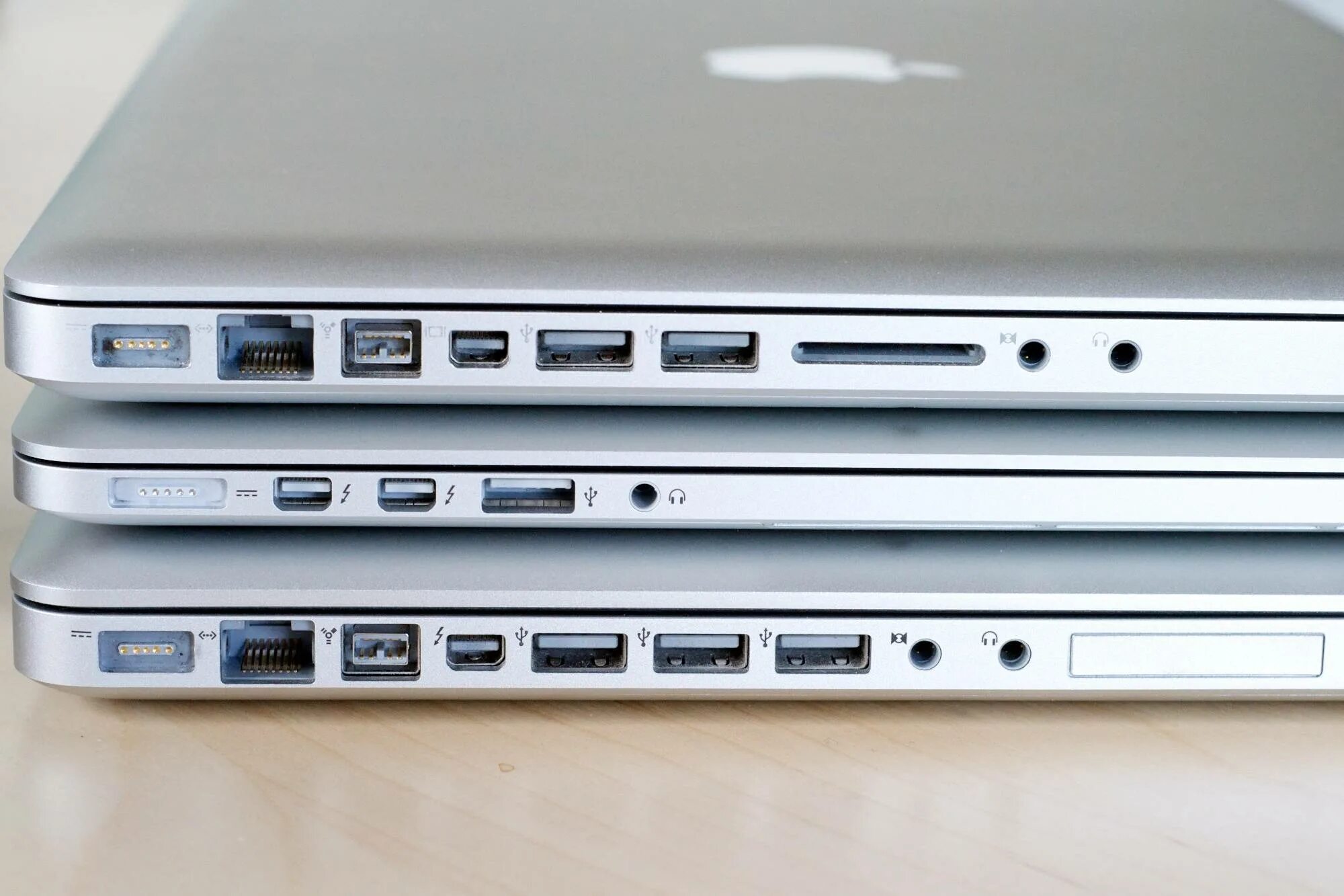 Macbook usb порт. Разъемы в макбук эйр 13. макбук эйр 2012 разъемы. macbook air 13 2012 разъемы. macbook air 13 2010 разъемы.