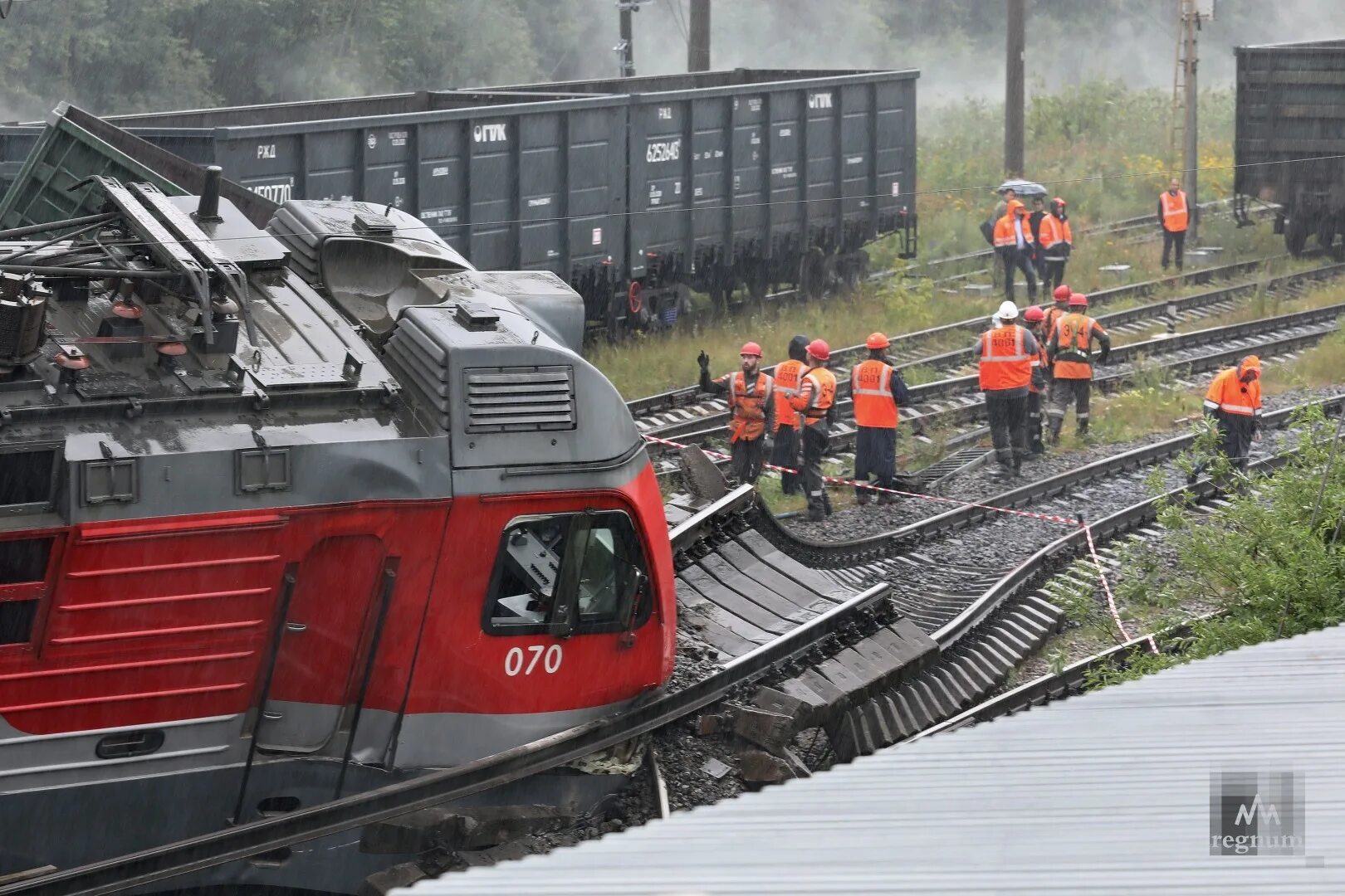 Поставь железной дороги. Вл 80 сходы с рельс. Узловский район сход поезда с рельсов. Сход тепловоза 2т25км.