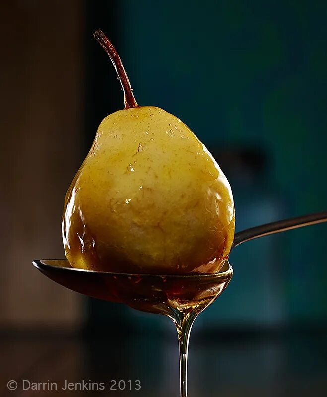 Фрукты в карамели. Груши в медовой карамели. Груша в карамели в карамели. Десерт из груши с карамелью. Груша в карамельном сиропе.