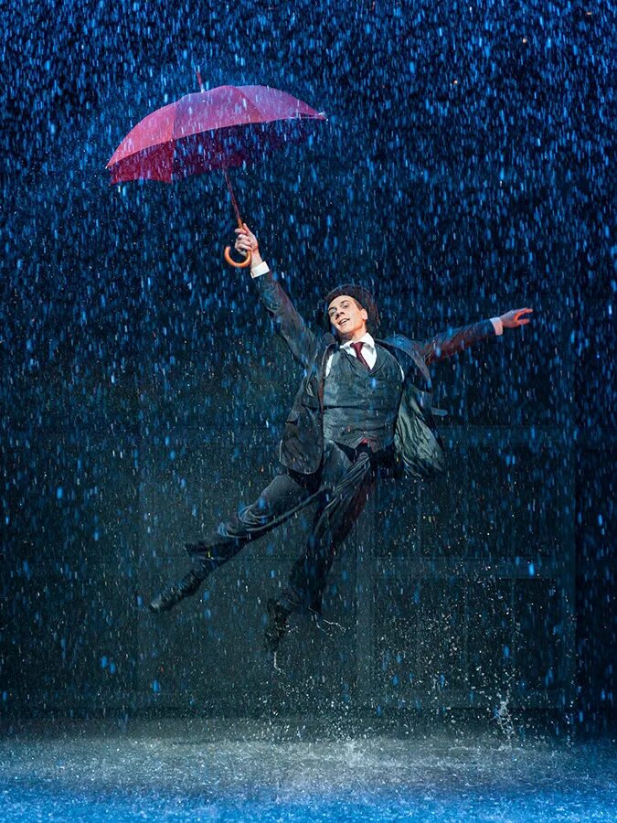 Мюзикл шоу для девушек под дождем. Прически singing in the Rain. Как делают дождь в фильмах. She s in the rain