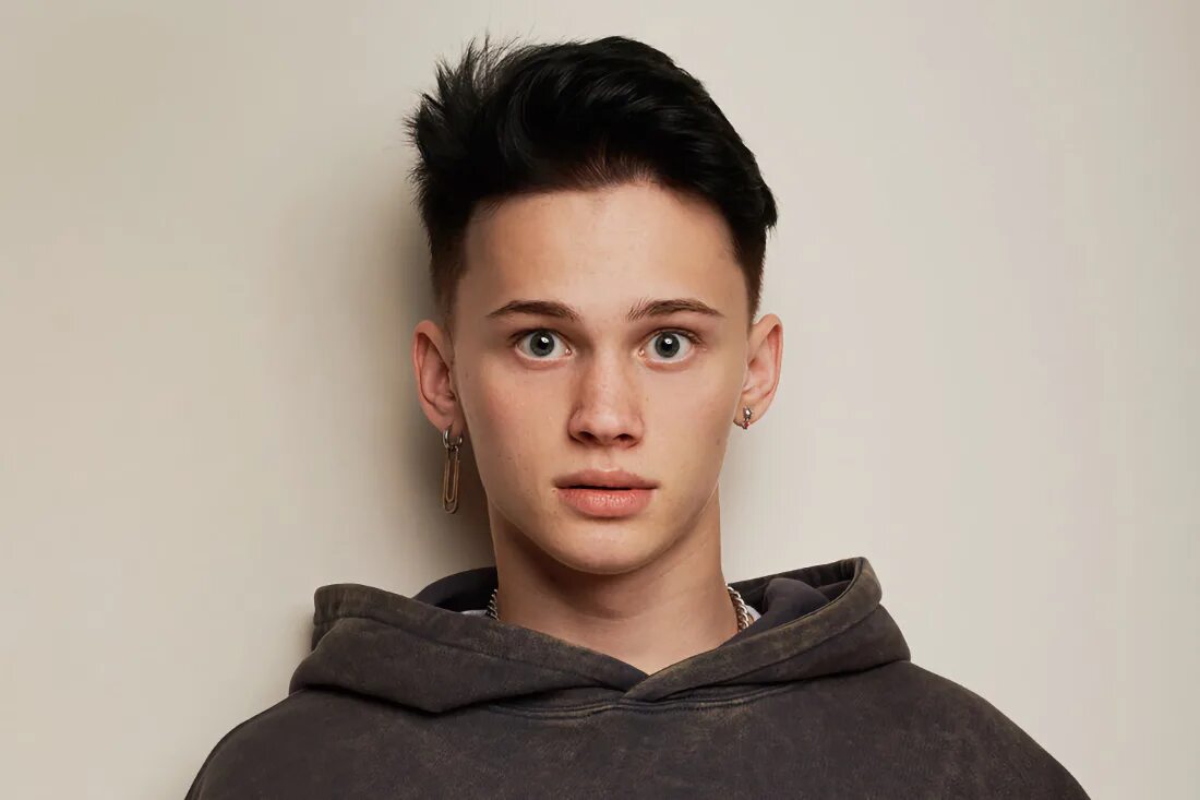 Милохин 2022. Милохин 2021 лысый. Даня милохин на шоу. Даня милохин в шоу маска. Где сейчас дани милохин.