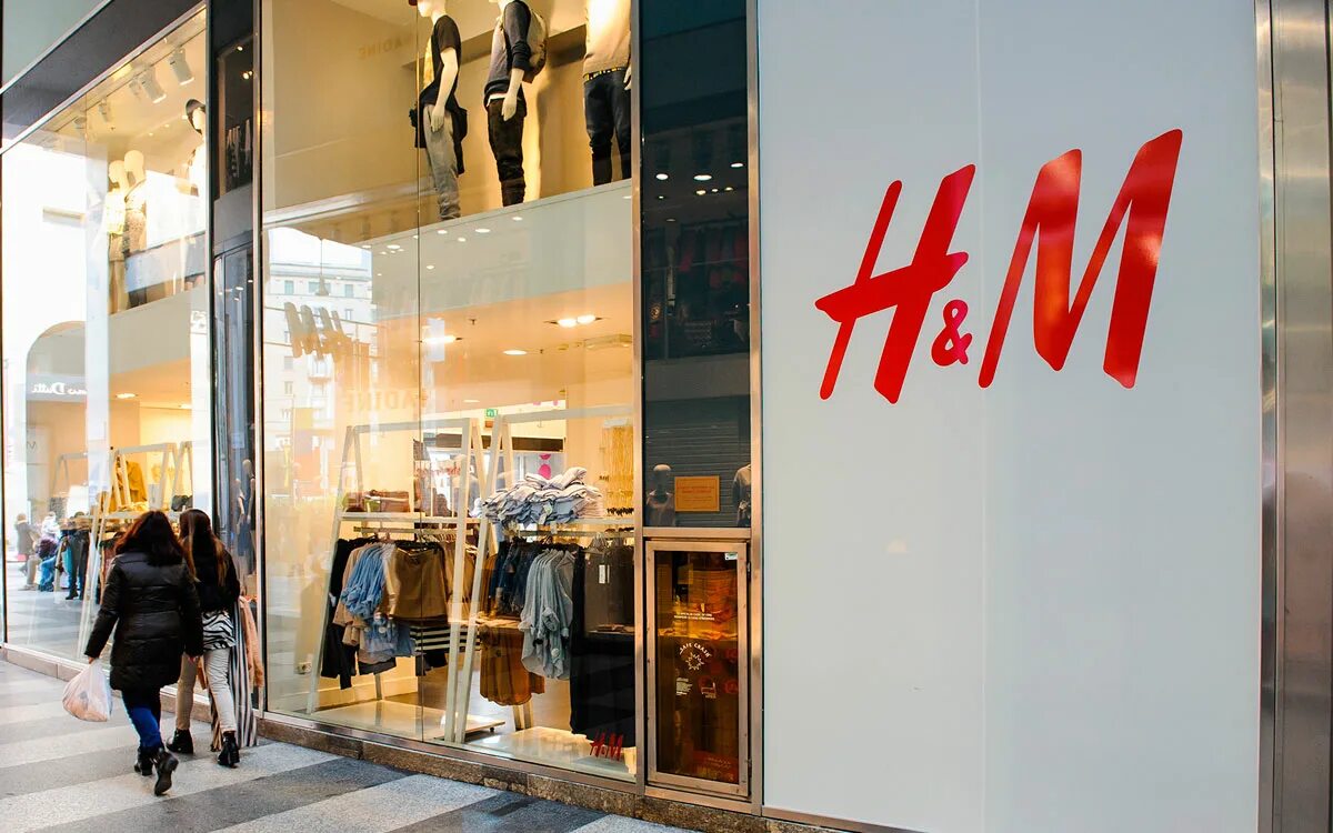 Hm в минске. Бренд h m. Торговая сеть h&m. HM одежда. Магазин эйч энд эм.