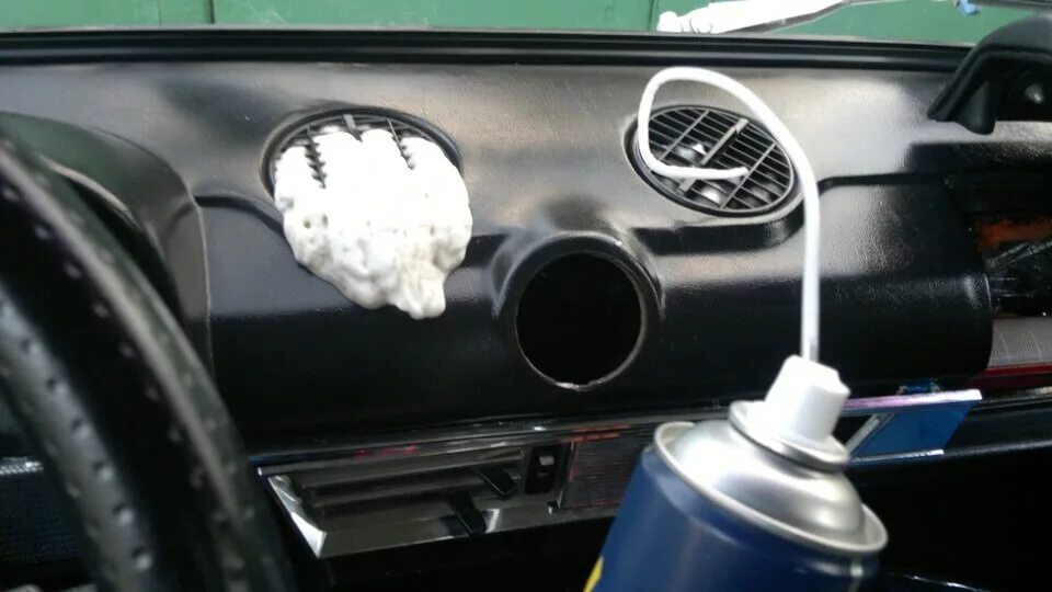 Можно мыть испаритель. Очиститель воздуховодов автомобиля. Пенный очиститель воздуховода. Очистка системы кондиционирования автомобиля. Очиститель дефлекторов воздуховодов автомобиля.
