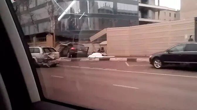 Инцидент королев. Инцидент королев. Разбитая гранта вишневого цвета. Инцидент королев. Инцидент королев.