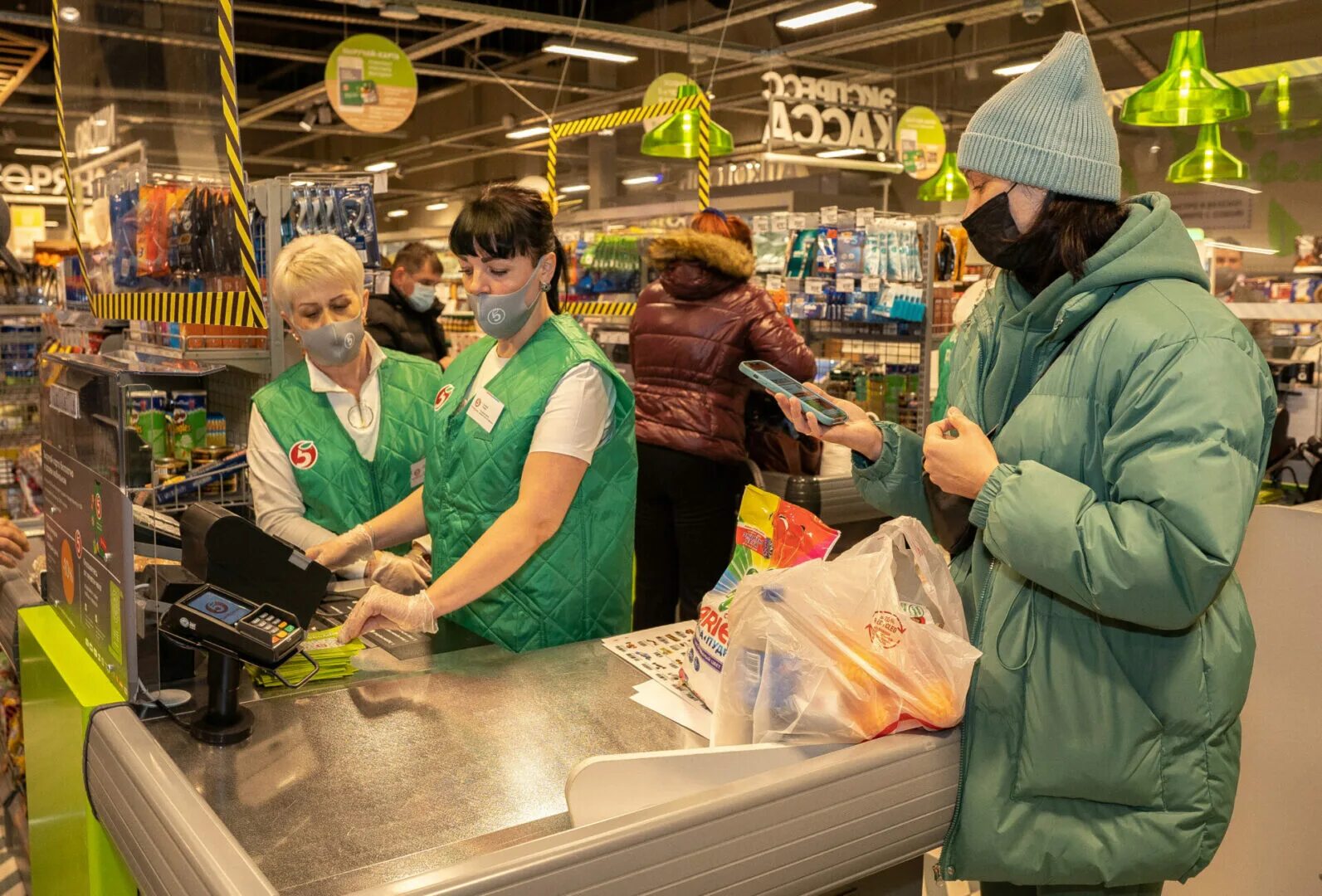 Мини слата иркутск. Пятёрочка иркутск. Магазин находка иркутск центральный рынок. Открытие магазина в иркутске сегодня народный. Магазин находка иркутск.
