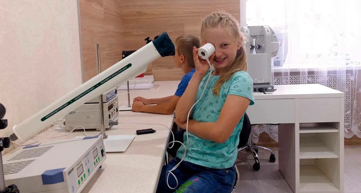 Аппаратное лечение зрения у детей отзывы. Визотроник м3. аппарат для коррекции зрения. аппараты для зрения для детей. офтальмолог аппарат.