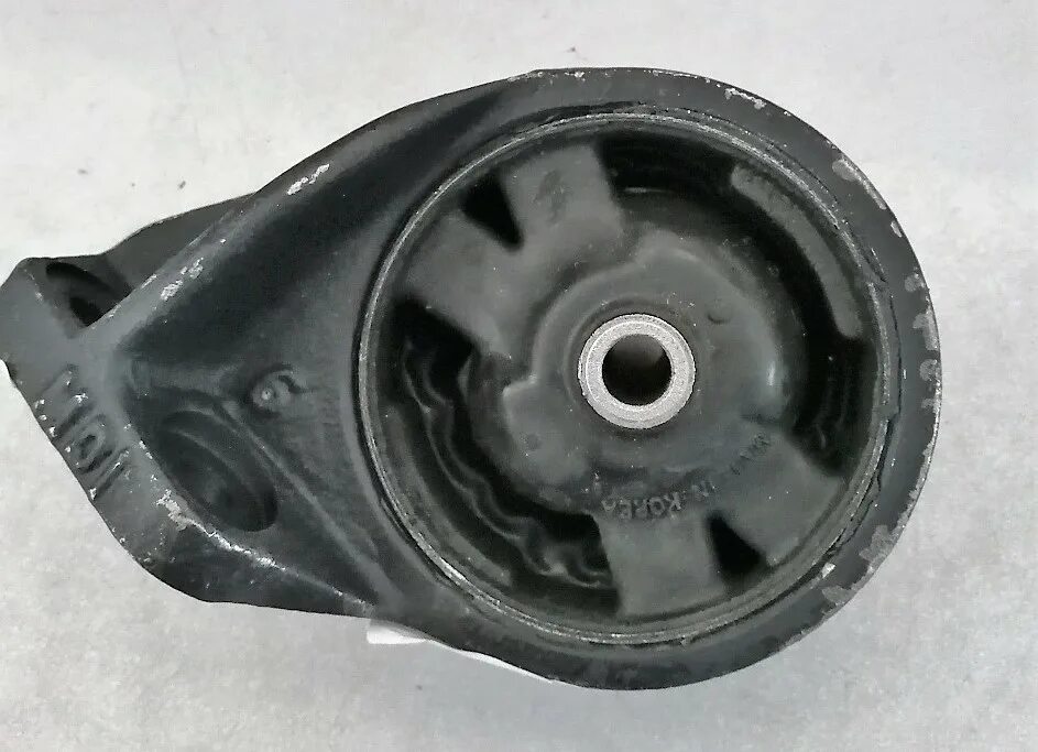 Подушка акпп hyundai sonata 2011г. Подушка двигателя хендай соната. Подушка двигателя хендай соната. Подушка двигателя хендай соната тагаз 2. Подушка двигателя верхняя соната тагаз 2.