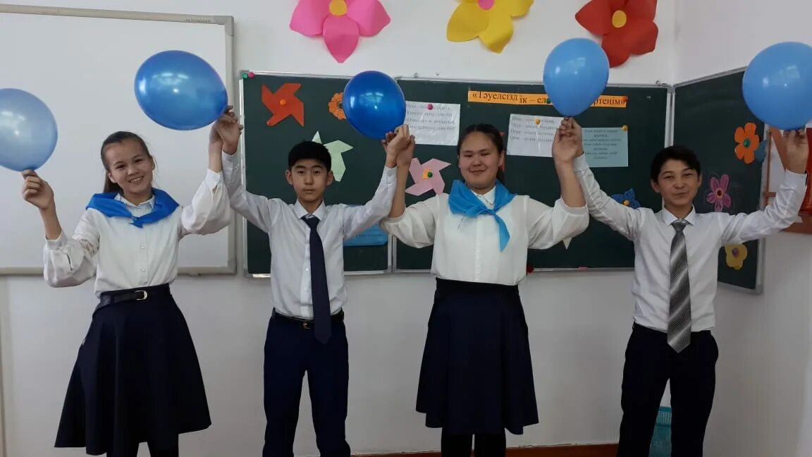 Устаз. Мектеп картина. Казахские школьники. Сынып сағаты. Мектеп картина.