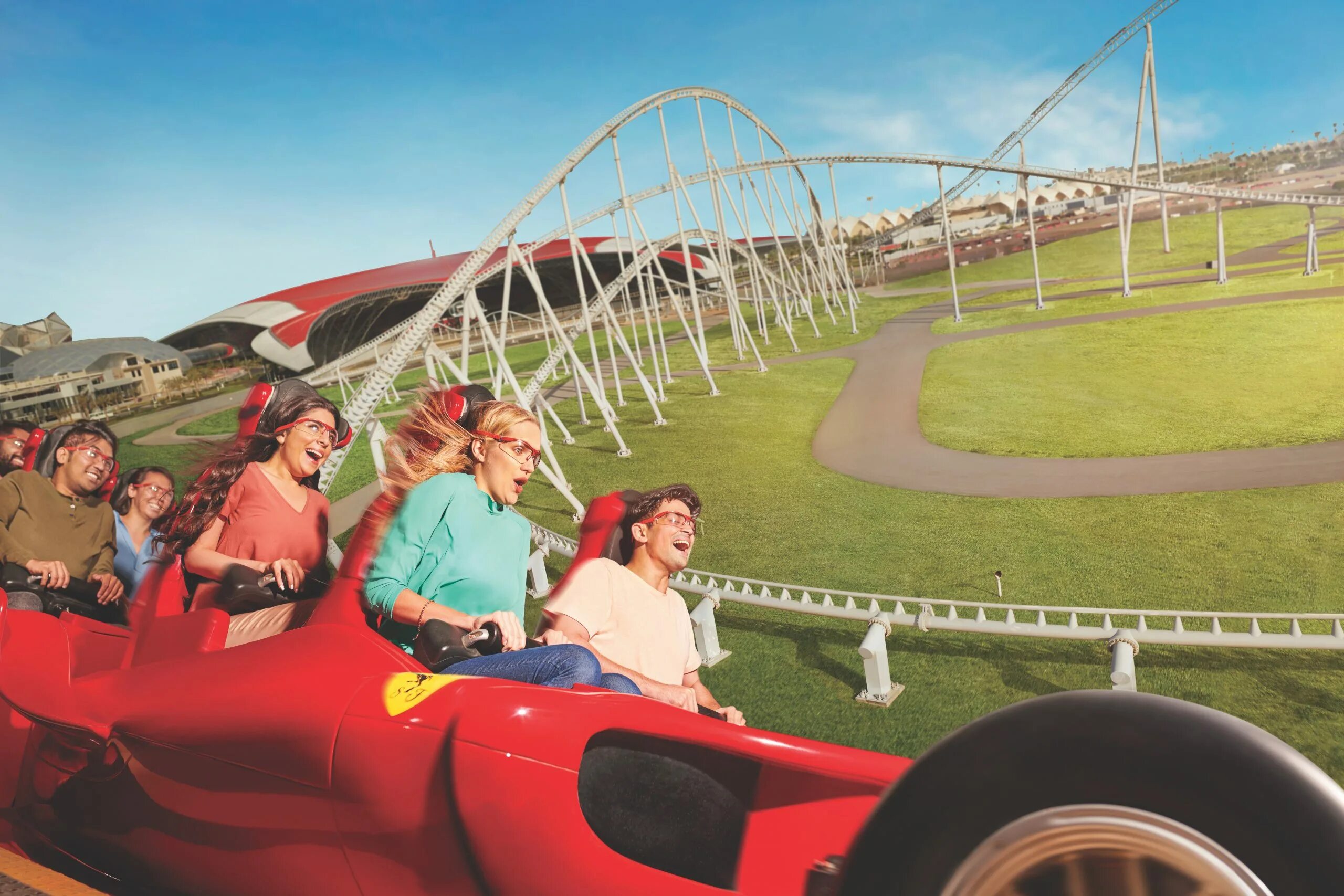 Аба развлечение. Тематический парк Ferrari World (Абу-Даби). Ferrari World Абу-Даби аттракционы. Феррари парк Абу Даби аттракционы. Парк развлечений Ferrari World, остров яс, Абу-Даби, ОАЭ.