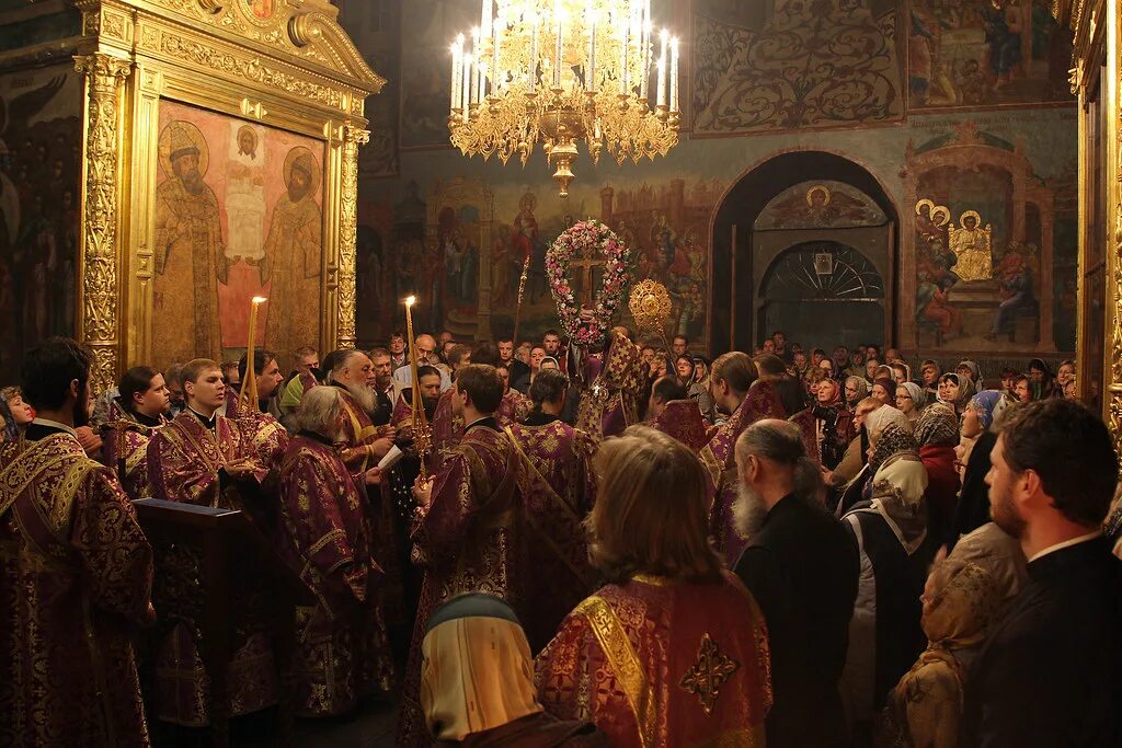 Вечерняя служба в монастыре. Новоспасский монастырь богослужения.