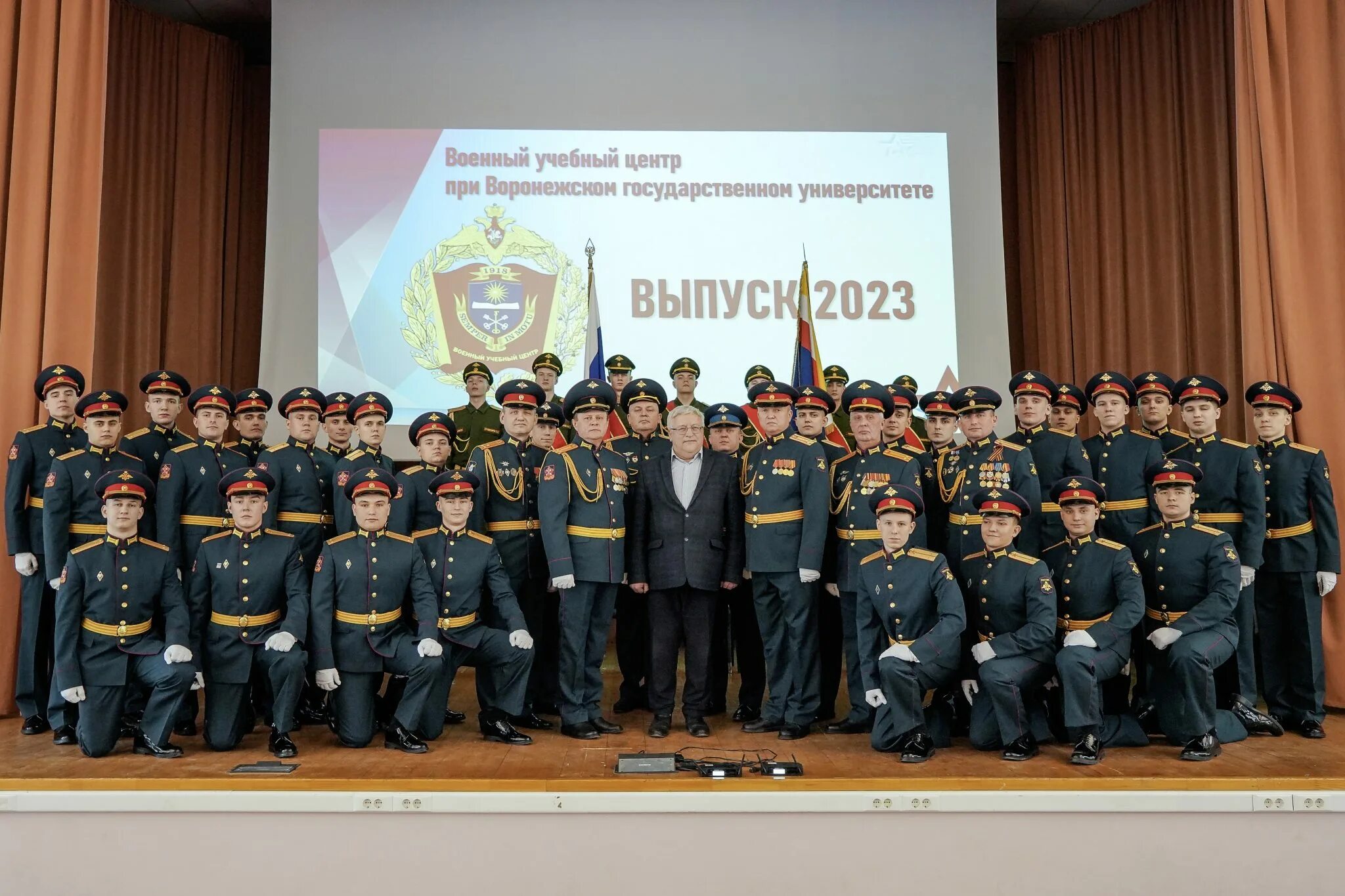 Тольяттинский военный учебный центр. Лейтенанты увц маи. Выпуск лейтенантов мгту. Военная кафедра омгту. Военная кафедра угату.