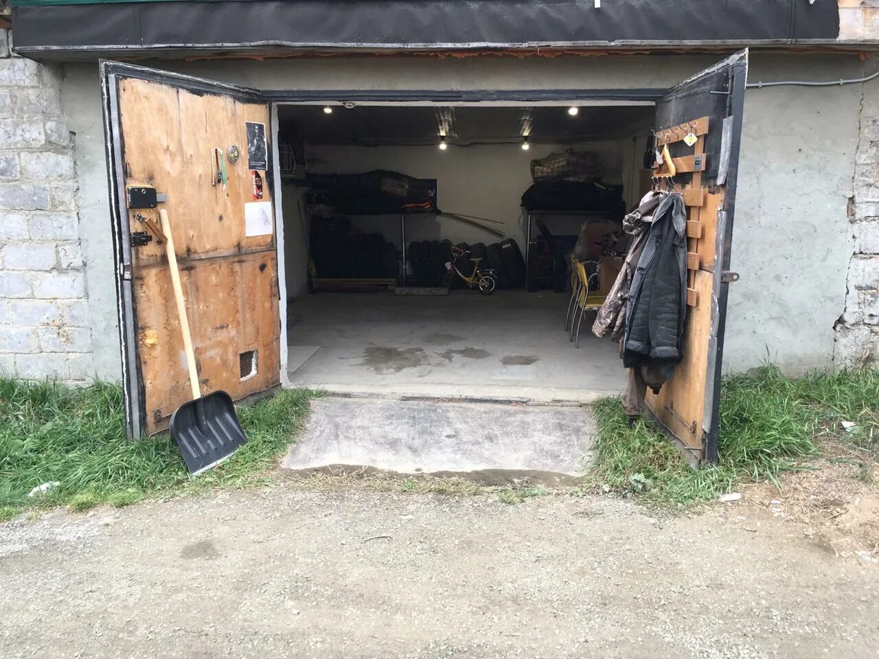 Гараж объявление. Объявление о покупке гаража. Продается гараж объявление. Гараж из баннера. Объявление о продаже гаража образец.