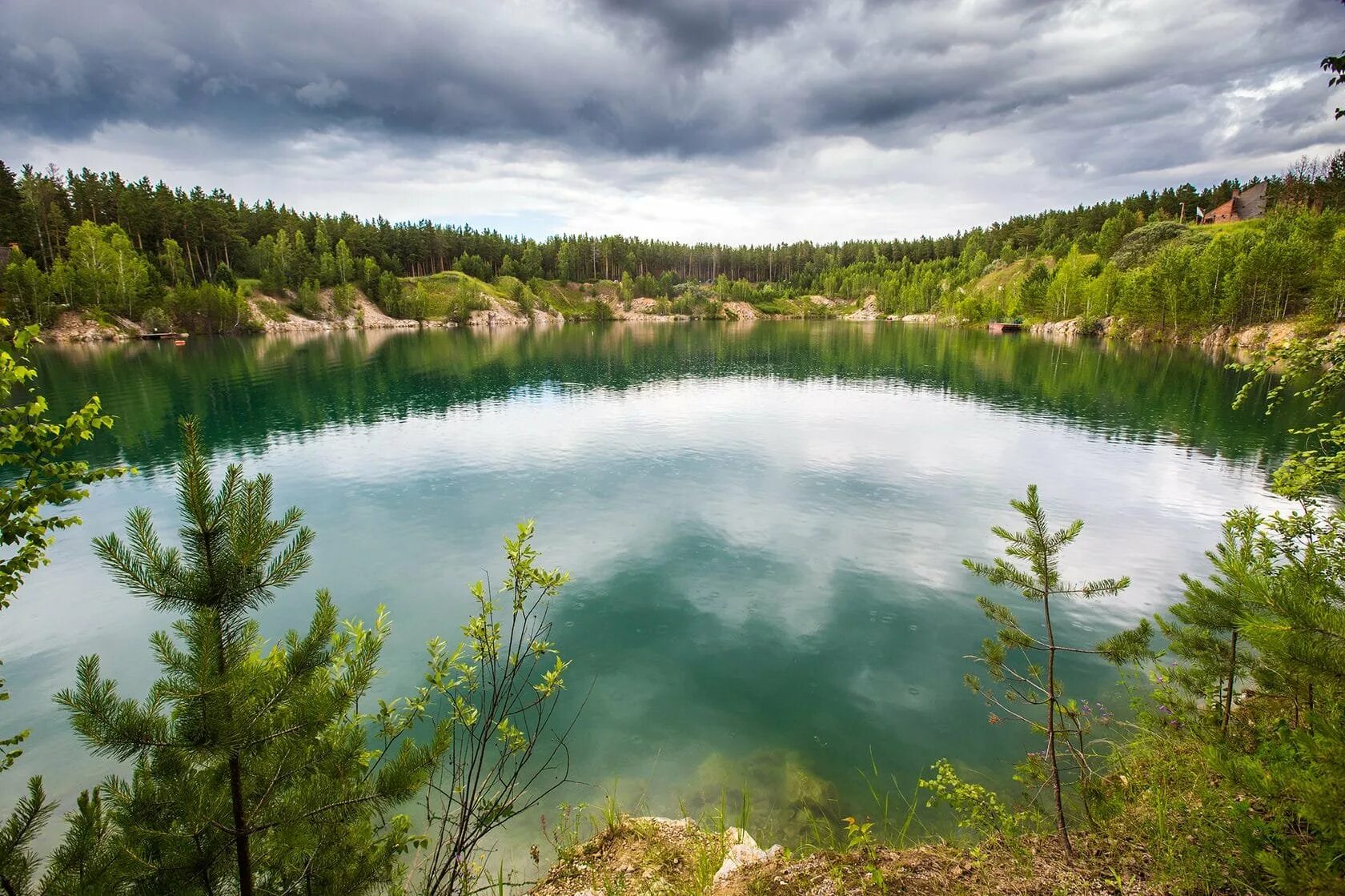 Красивые места новосибирской области. Озеро Апрелька Кузбасс. Абрашино мраморное озеро. Мраморное озеро Новосибирск. Озеро Апрелька Гурьевский район.