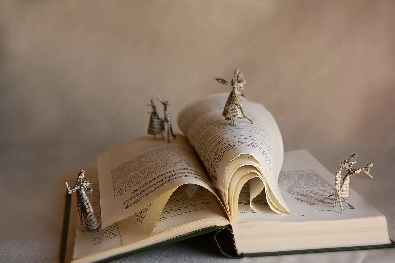 Книжные герои. Книжные героини в литературе. Женские литературные персонажи. Книга герои литературы и истории. Литературные героини женщины.